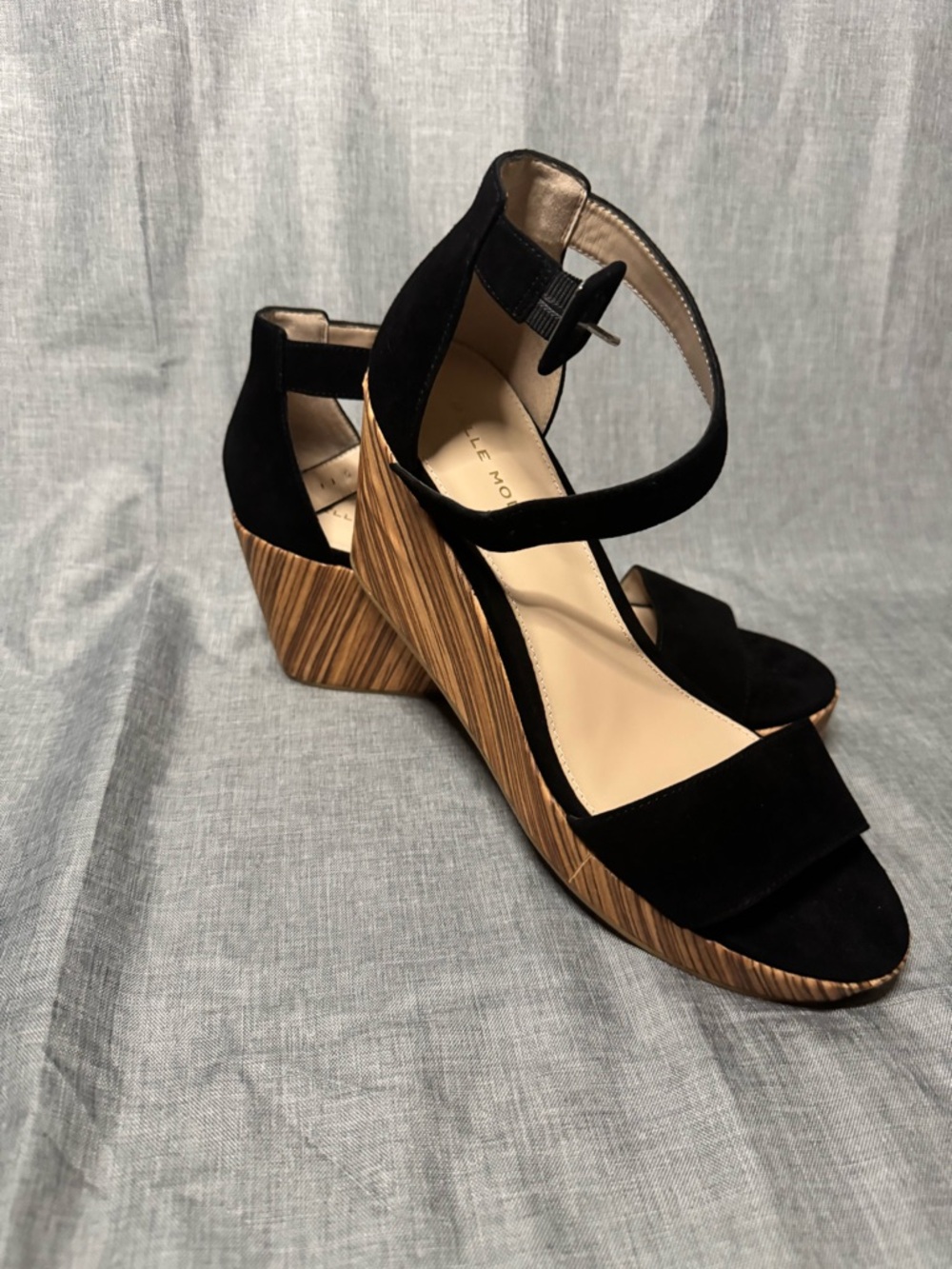 Pelle Moda NIB Black Suede Wedge Sandal Size 9 Ankle Strap Wood Platform Summer